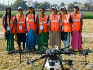 In UP Rural women imparted training for agri drone operation under Namo Drone Didi program उत्तर प्रदेश में 'नमो ड्रोन दीदी कार्यक्रम' के तहत ग्रामीण महिलाओं को दी गई कृषि ड्रोन इस्तेमाल करने की ट्रेनिंग