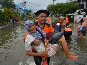 26 people died, 11 missing due to flash flood and landslide on Sumatra island of Indonesia इंडोनेशिया के सुमात्रा द्वीप पर अचानक आई बाढ़ और भूस्खलन से 26 लोगों की मौत, 11 लापता