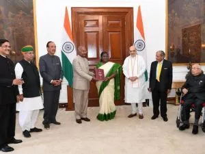 One nation-one election: Presinent Kovind committee submitted recommendations, told how elections will be held in all the states due to different tenures एक देश-एक चुनाव: कोविंद समिति ने सौंपी सिफारिशें, बताया अलग-अलग कार्यकाल के चलते कैसे होगा सभी राज्यों में चुनाव