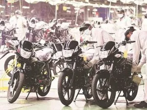 बजाज ऑटो की साल 2023-24 में घरेलू बिक्री सबसे अधिक, Bajaj Auto leads major 2W makers with highest domestic sales growth in FY24
