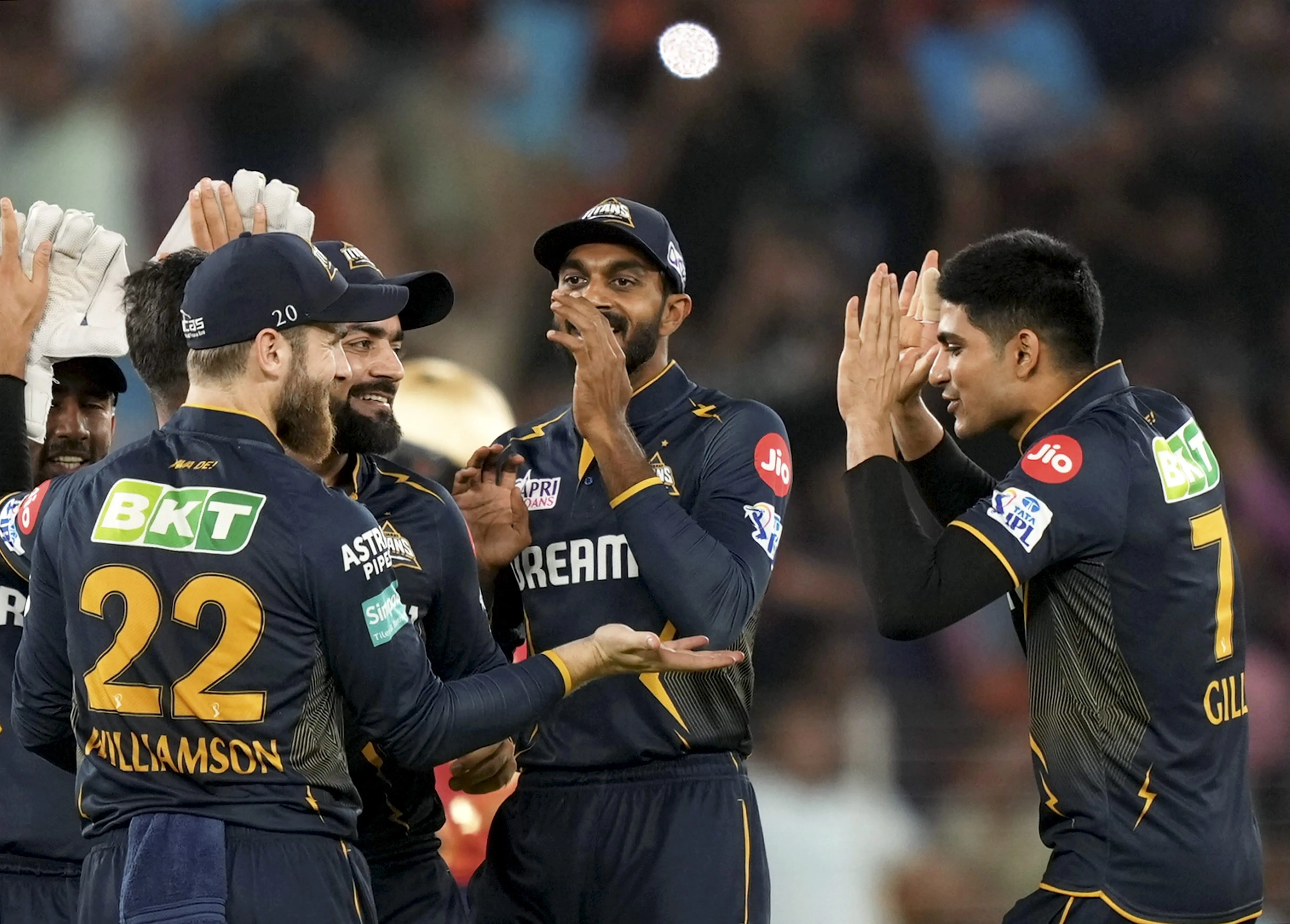 Adani Group and Torrent in the race to buy stake in this IPL team, when will the deal with America PE firm be finalized? Adani Group और Torrent इस IPL टीम की हिस्सेदारी खरीदने की रेस में, कब फाइनल होगी अमेरिका PE फर्म से डील