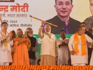 PM Modi made sharp attack on the opposition alliance in Pilibhit, said- General elections are a mission to build a new India PM मोदी ने पीलीभीत में किए विपक्षी गठबंधन पर तीखे प्रहार, कहा- आम चुनाव नए भारत के निर्माण का मिशन