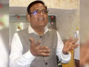 Kejriwal government minister Raaj Kumar Anand resigns, makes many allegations against Aam Aadmi Party केजरीवाल सरकार के मंत्री राज कुमार आनंद ने दिया इस्तीफा, आम आदमी पार्टी पर लगाए कई आरोप