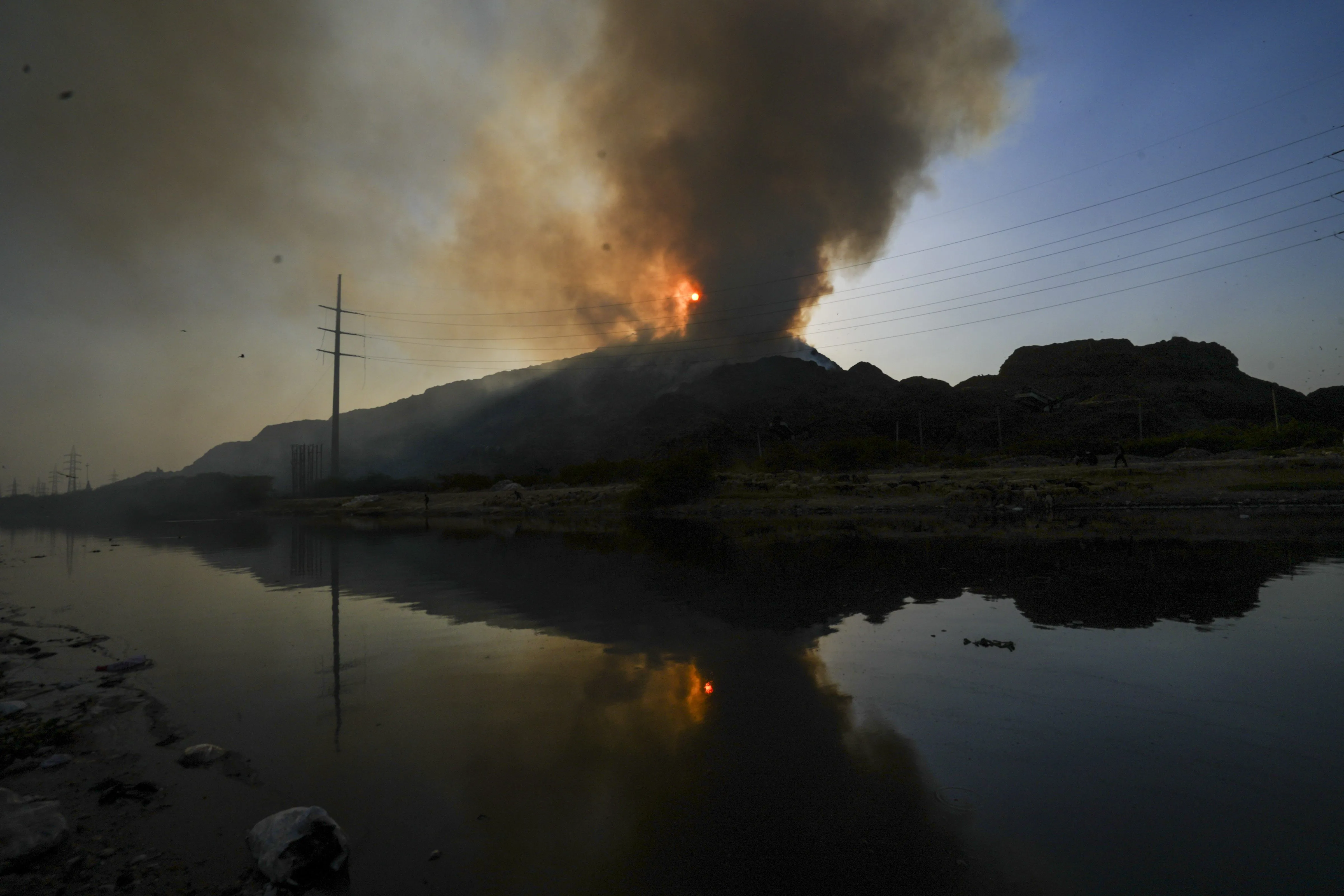 Fire at Ghazipur landfill site in Delhi