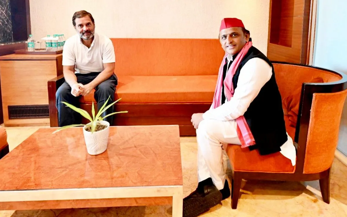 Rahul Gandhi with Akhilesh Yadav