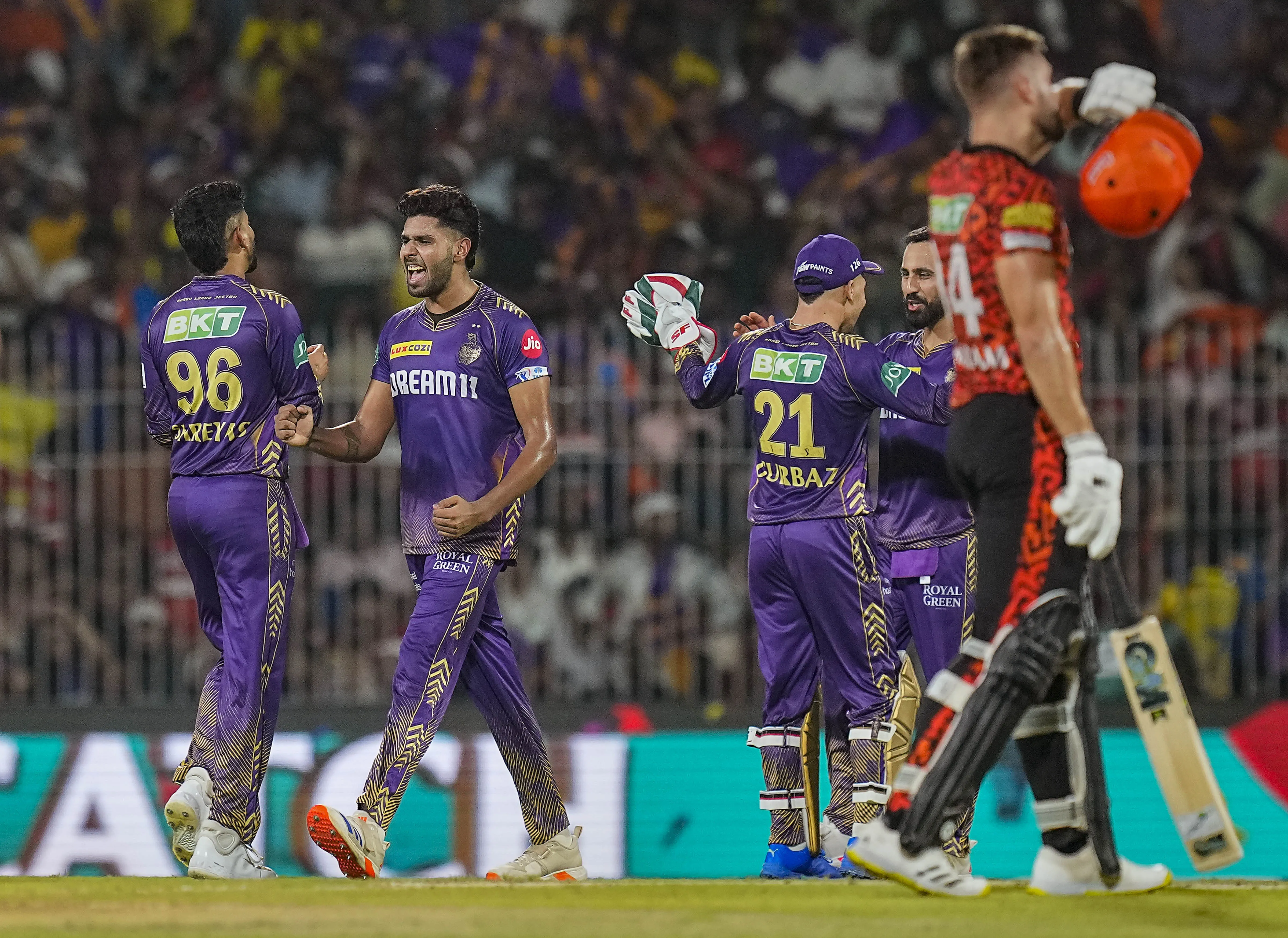 KKR vs SRH, IPL Final 2024: Kolkata Knight Riders won the trophy due to Mitchell Starc's brilliant bowling, Sunrisers Hyderabad got defeated KKR vs SRH, IPL Final 2024 : मिचेल स्टार्क की शानदार गेंदबाजी से कोलकाता नाइडर्स ने जीती ट्रॉफी, सनराइजर्स हैदराबाद ढेर