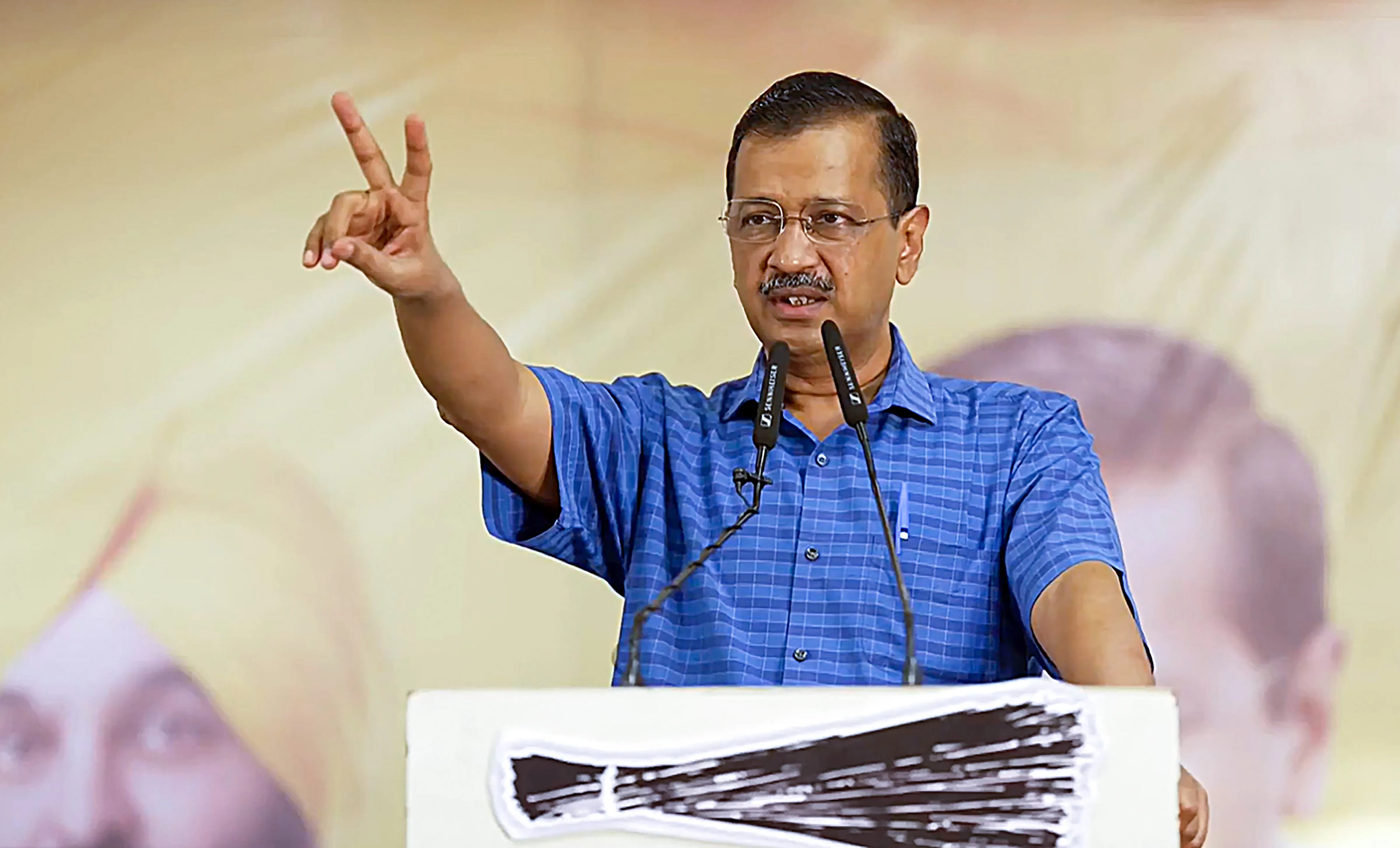 Kejriwal asked for a meeting with the Lieutenant Governor on Tuesday, may resign केजरीवाल ने उपराज्यपाल से मंगलवार को मुलाकात का वक्त मांगा, दे सकते हैं इस्तीफा