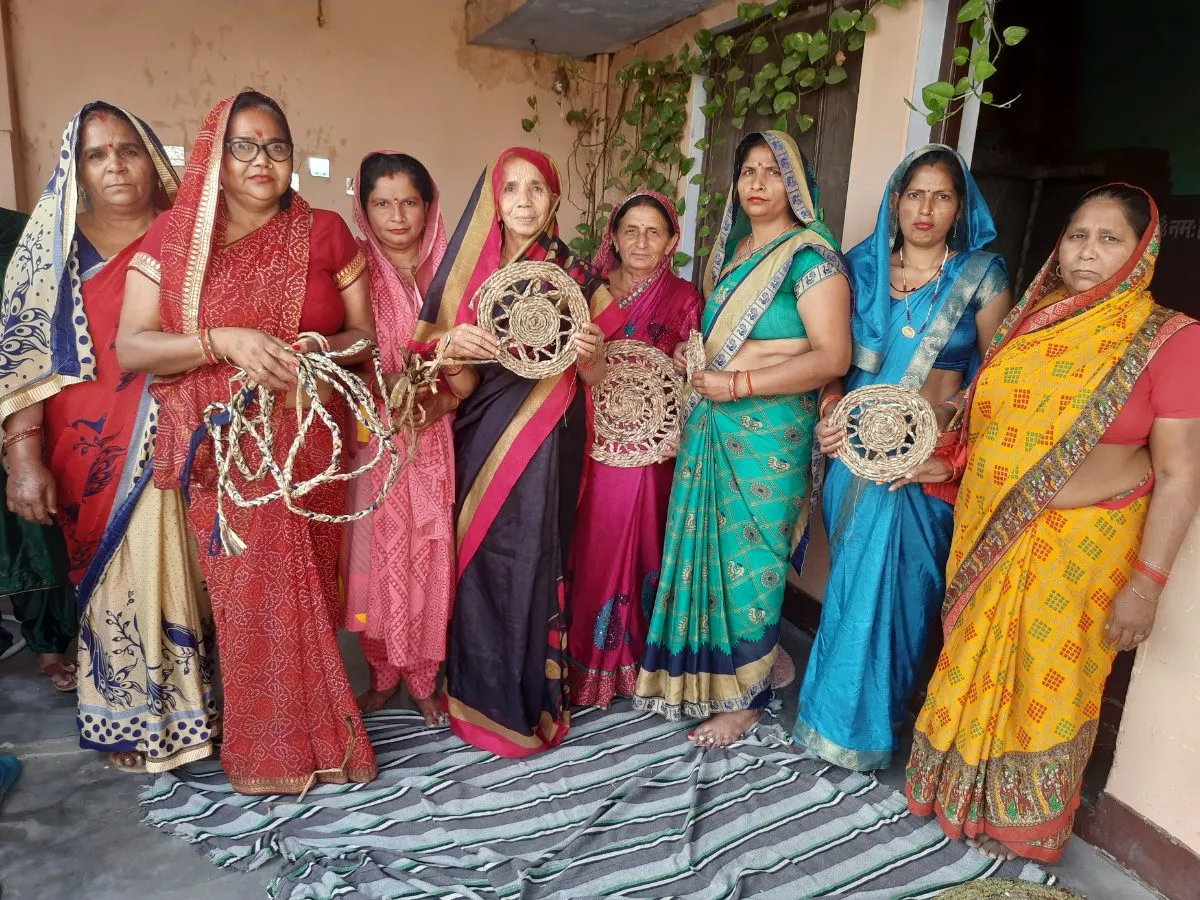 UP's women self-help groups weaving success stories, thread by thread धागा-धागा जोड़ महिलाएं बुन रहीं सफलता की कहानी