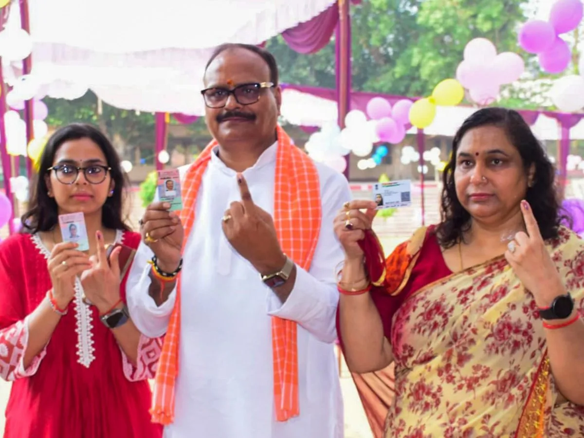 Lok Sabha Elections 2024: More than 27 percent votes cast in Uttar Pradesh till 11 am in the fifth phase; What is the condition of Amethi, Rae Bareli? लोकसभा चुनाव 2024: पांचवे चरण में 11 बजे तक उत्तर प्रदेश में पड़े 27 प्रतिशत से ज्यादा वोट; अमेठी, रायबरेली का क्या हाल