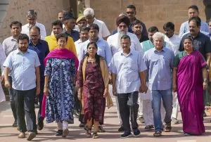 Arvind Kejriwal surrenders in Tihar Jail, Delhi CM lodged in alleged liquor scam said- 'I raised my voice against dictatorship'अरविंद केजरीवाल ने तिहाड़ जेल में किया सरेंडर, कथित शराब घोटाले में बंद दिल्ली के CM ने कहा- 'मैंने तानाशाही के खिलाफ आवाज उठाई'