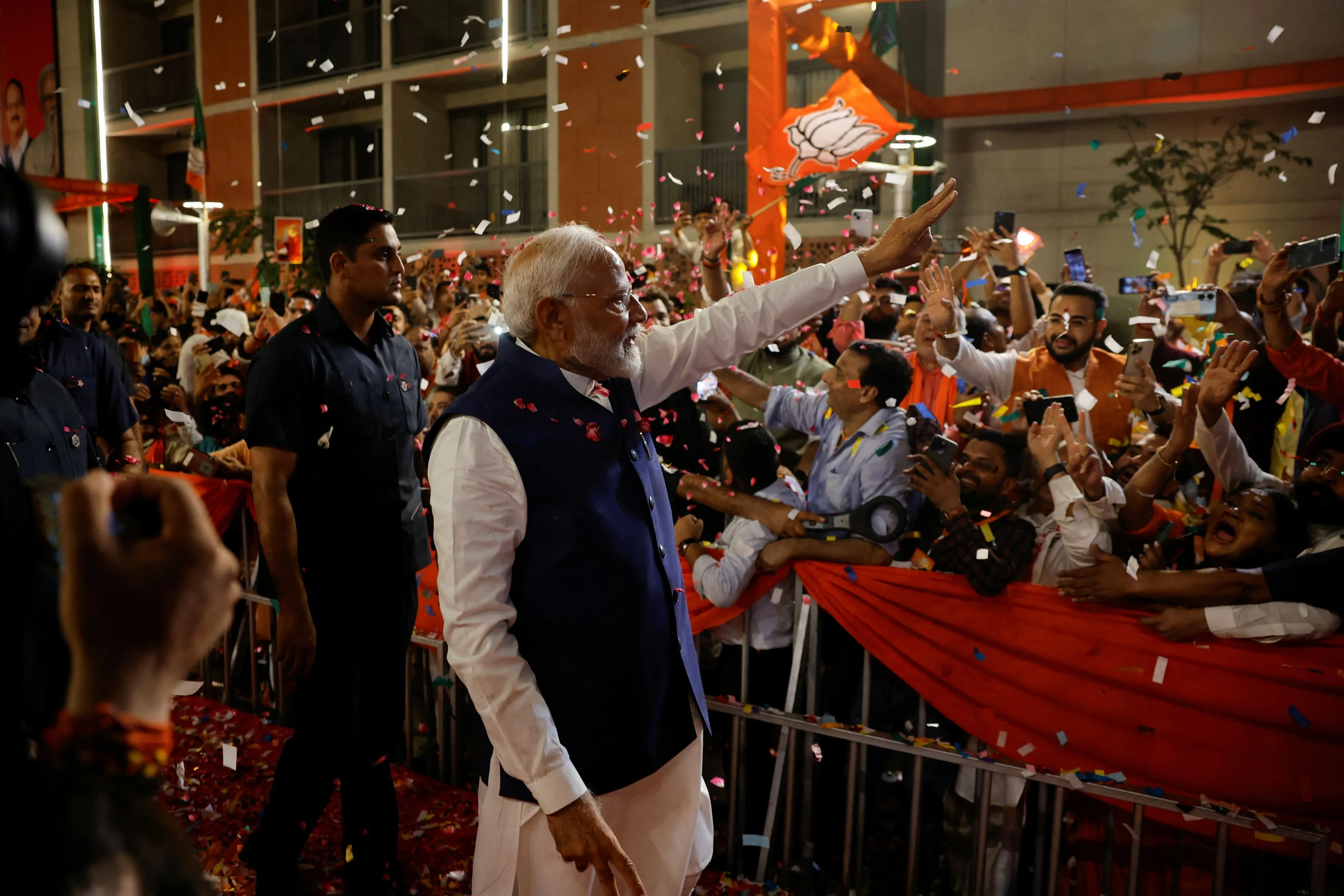 अबकी बार… गठबंधन की सरकार; भाजपा नहीं ला पाई अपने दम पर बहुमत, सहयोगी दल कराएंगे नैया पार This time...coalition government; BJP could not bring majority on its own, allies will make the boat cross अबकी बार... गठबंधन की सरकार; भाजपा नहीं ला पाई अपने दम पर बहुमत, सहयोगी दल कराएंगे नैया पार