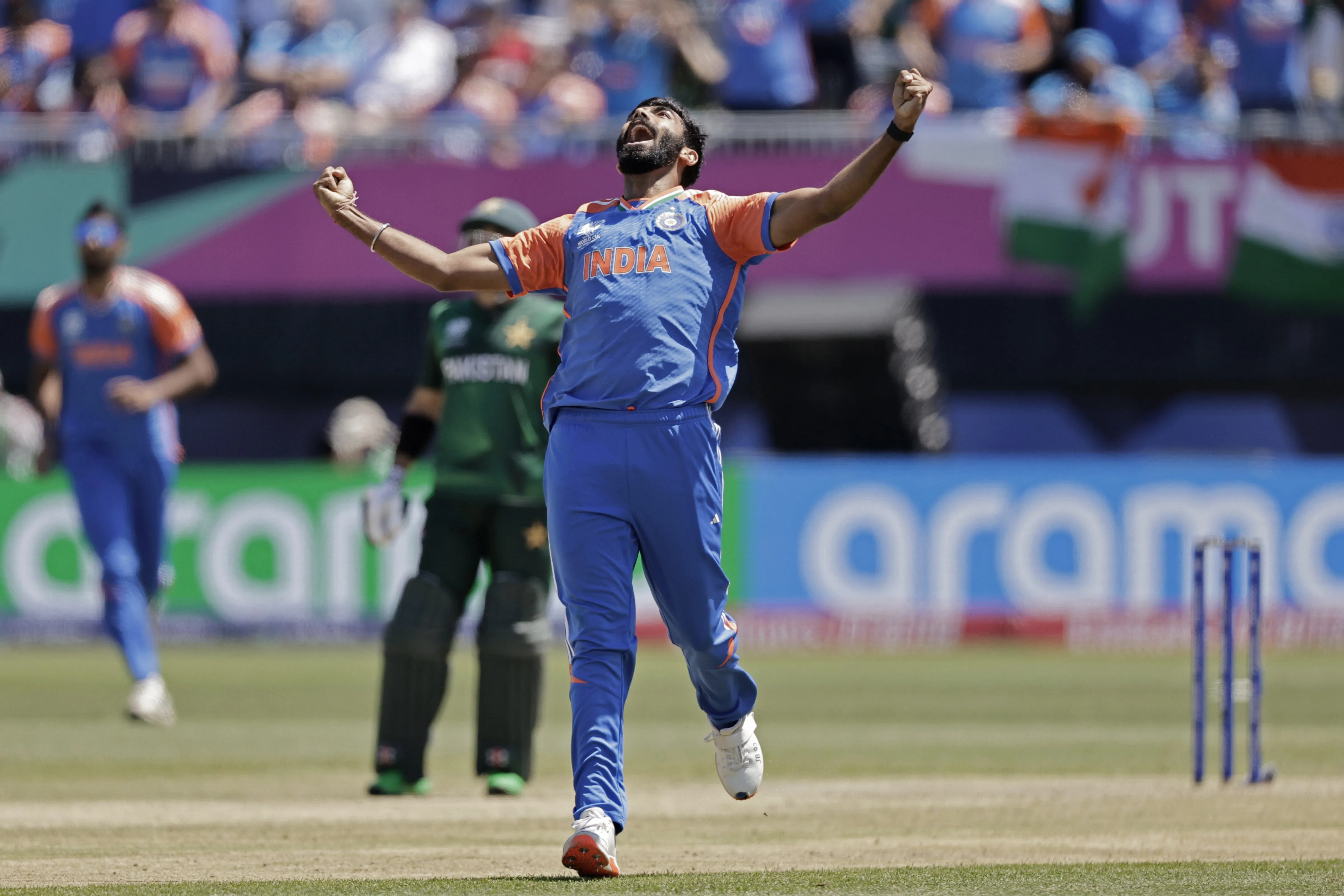 Ind vs Pak, T20 World Cup: भारत ने एक बार फिर पाकिस्तान को दी पटखनी, नाखून चबाने वाले मैच में 6 रन से जीती इंडिया Jasprit Bumrah