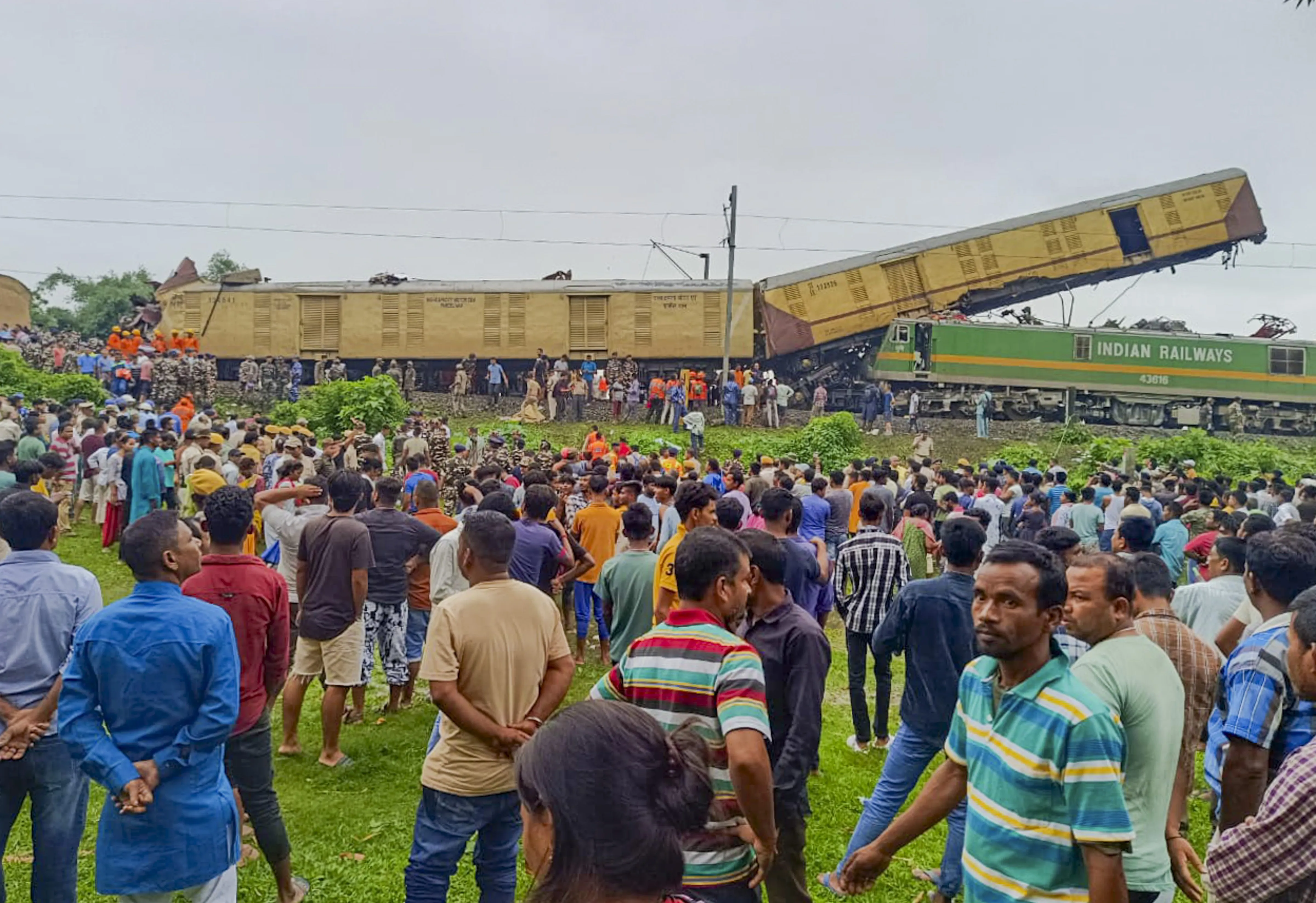 Kanchanjunga Express Accident: Death toll in railway accident in West Bengal rises to 15, 60 injured Kanchanjunga Express Accident: पश्चिम बंगाल में रेल दुर्घटना में मरने वालों की संख्या बढ़कर 15 हुई, 60 घायल