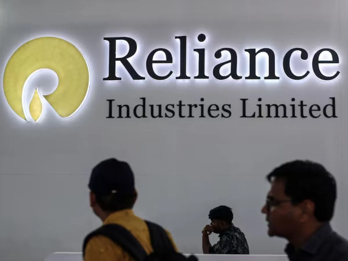 Its Official: अब मीडिया-मनोरंजन में Reliance का 70 हजार करोड़ का बड़ा कदम, शेयर मार्केट को किया inform