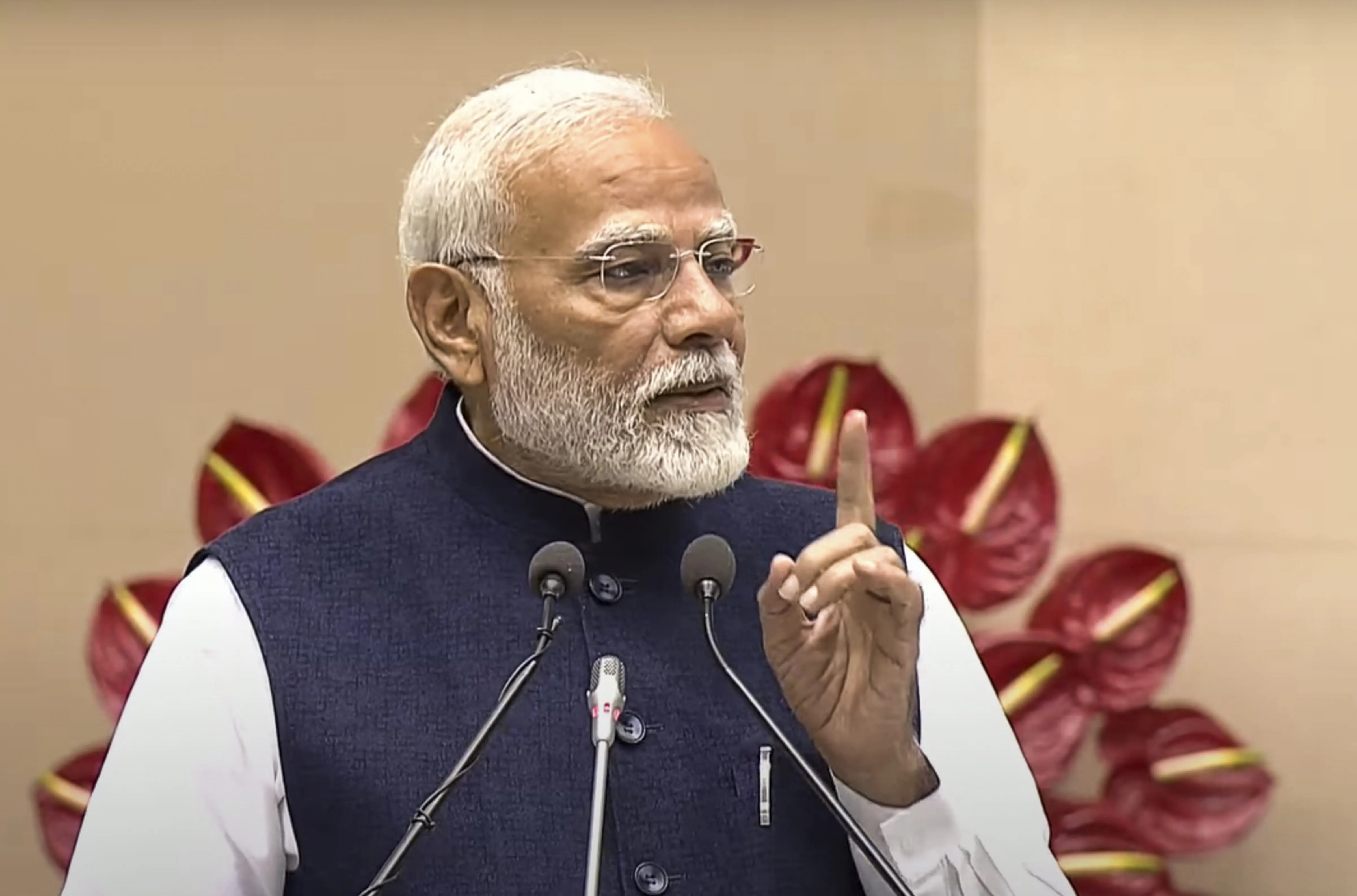 Remove obstacles in research sector, focus on local solutions to global problems: PM Modi शोध क्षेत्र की बाधाएं दूर करें, वैश्विक समस्याओं के स्थानीय समाधान पर ध्यान दें: पीएम मोदी