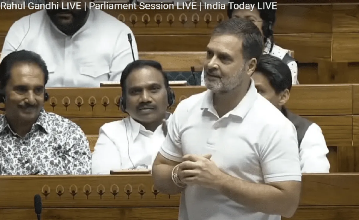 In Parliament: एकलव्य की तरह देश के युवाओं का अंगूठा काटा जा रहा है: राहुल गांधी Congress MP Rahul Gandhi participated in the discussion on '75 years of glorious journey of the Constitution' in Parliament