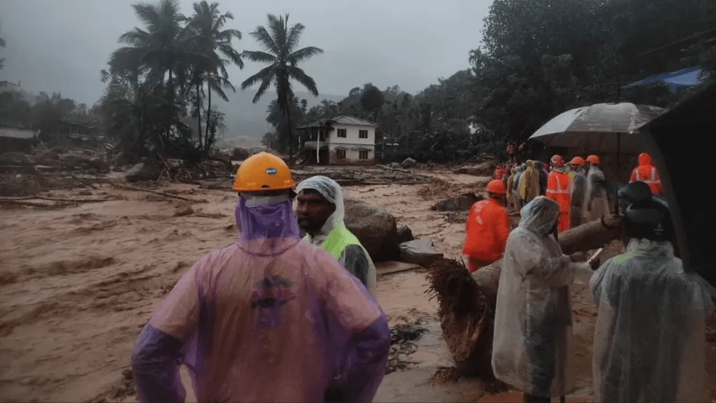 Wayanad Help Wayanad Landslides: प्रधानमंत्री मोदी ने केरल के मुख्यमंत्री को हर संभव ...