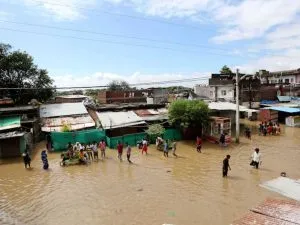 भारी वर्षा से बढ़ा नदियों का जलस्तर, कई जिलों में बाढ़ की स्थिति, UP: Water level of rivers increased due to heavy rains, flood situation in many districts