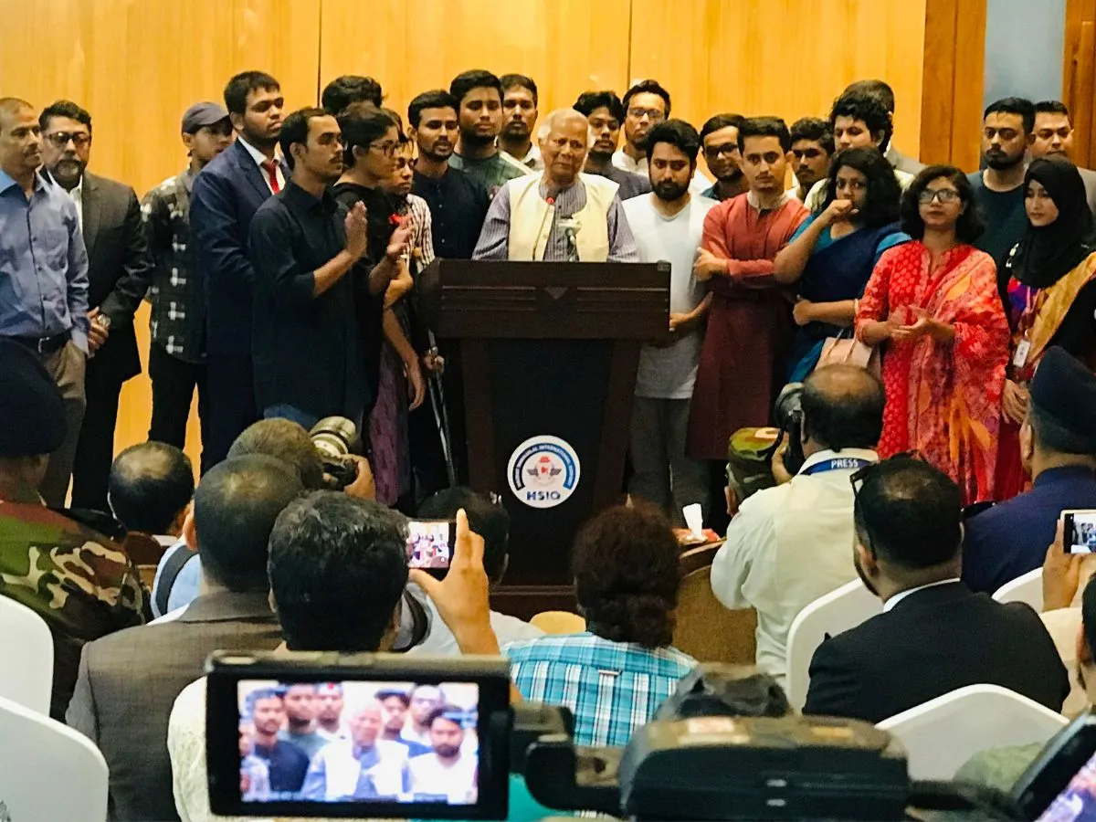 Mohammad Yunus took oath as the head of the interim government of Bangladesh, said- will ensure security मोहम्मद यूनुस ने ली बांग्लादेश की अंतरिम सरकार के प्रमुख के रूप में शपथ, कहा- सुनिश्चित करेंगे सुरक्षा