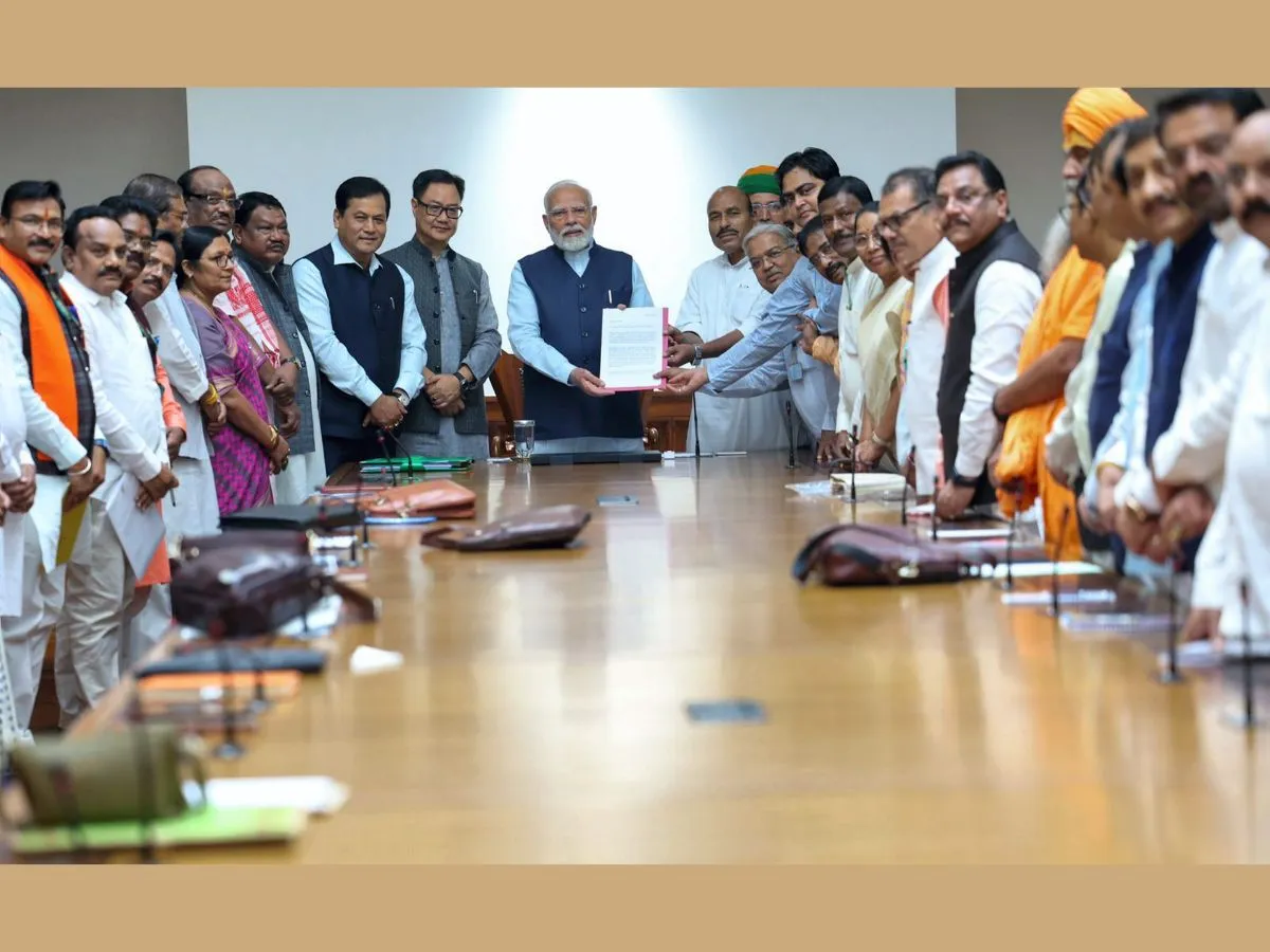 BJP's SC/ST MPs met Prime Minister Modi, expressed concern over Supreme Court's decision भाजपा के SC/ST सांसद प्रधानमंत्री मोदी से मिले, सुप्रीम कोर्ट के फैसले पर जताई चिंता
