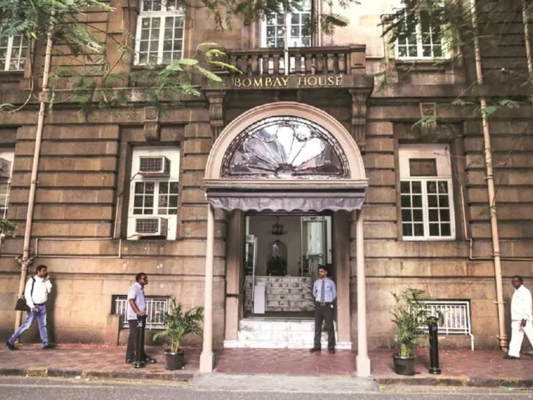 टाटा संस की प्रस्तावित लिस्टिंग पर नजर, घाटे वाली 7 कंपनियों का नुकसान बढ़कर ₹31,823 करोड़