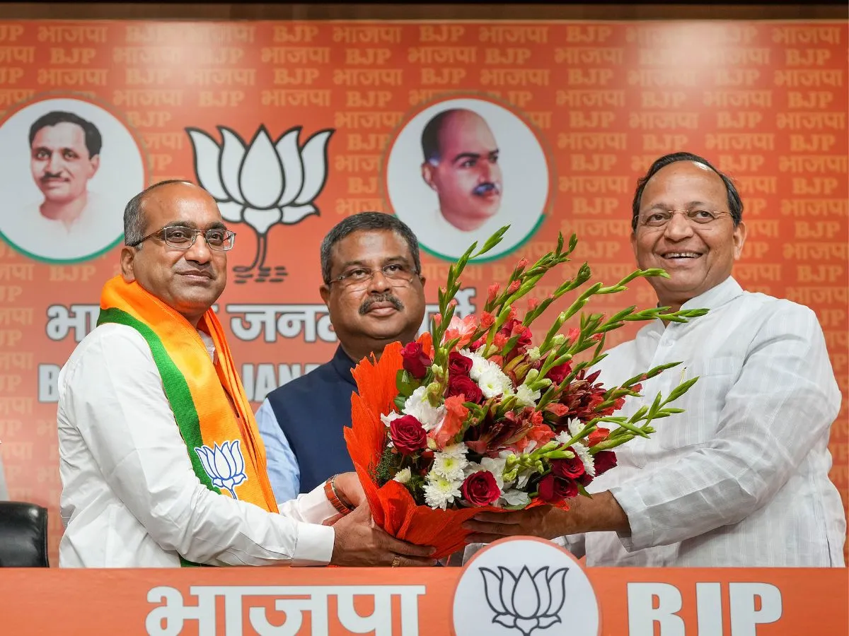 Former BJD RAS member Sujit Kumar joins BJP, party accuses Naveen Patnaik of anti-party activities भाजपा में शामिल हुए बीजद के पूर्व रास सदस्य सुजीत कुमार, नवीन पटनायक का पार्टी ने लगाया पार्टी विरोधी गतिविधियों का आरोप