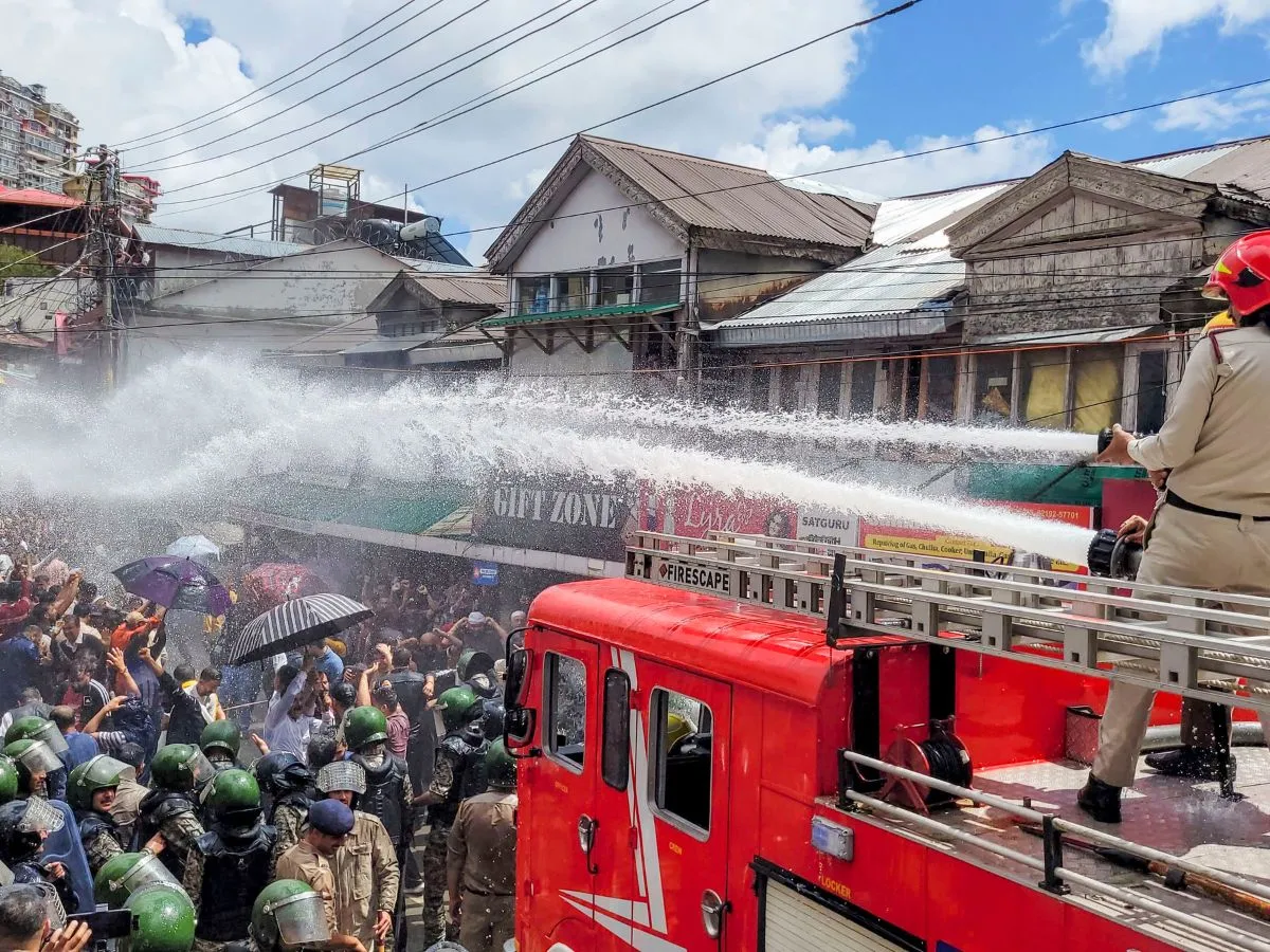 Shimla: Protestors created ruckus demanding demolition of illegal part of the mosque शिमला: मस्जिद के अवैध हिस्से को ध्वस्त करने की मांग कर रहे प्रदर्शनकारियों ने किया हंगामा
