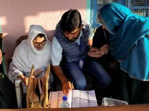 Jammu Kashmir Elections: 59 percent votes cast in Jammu and Kashmir, highest turnout in Kishtwar Jammu Kashmir Elections: जम्मू-कश्मीर में पड़े 59 प्रतिशत वोट, किश्तवाड़ में सबसे अधिक रहा मतदान