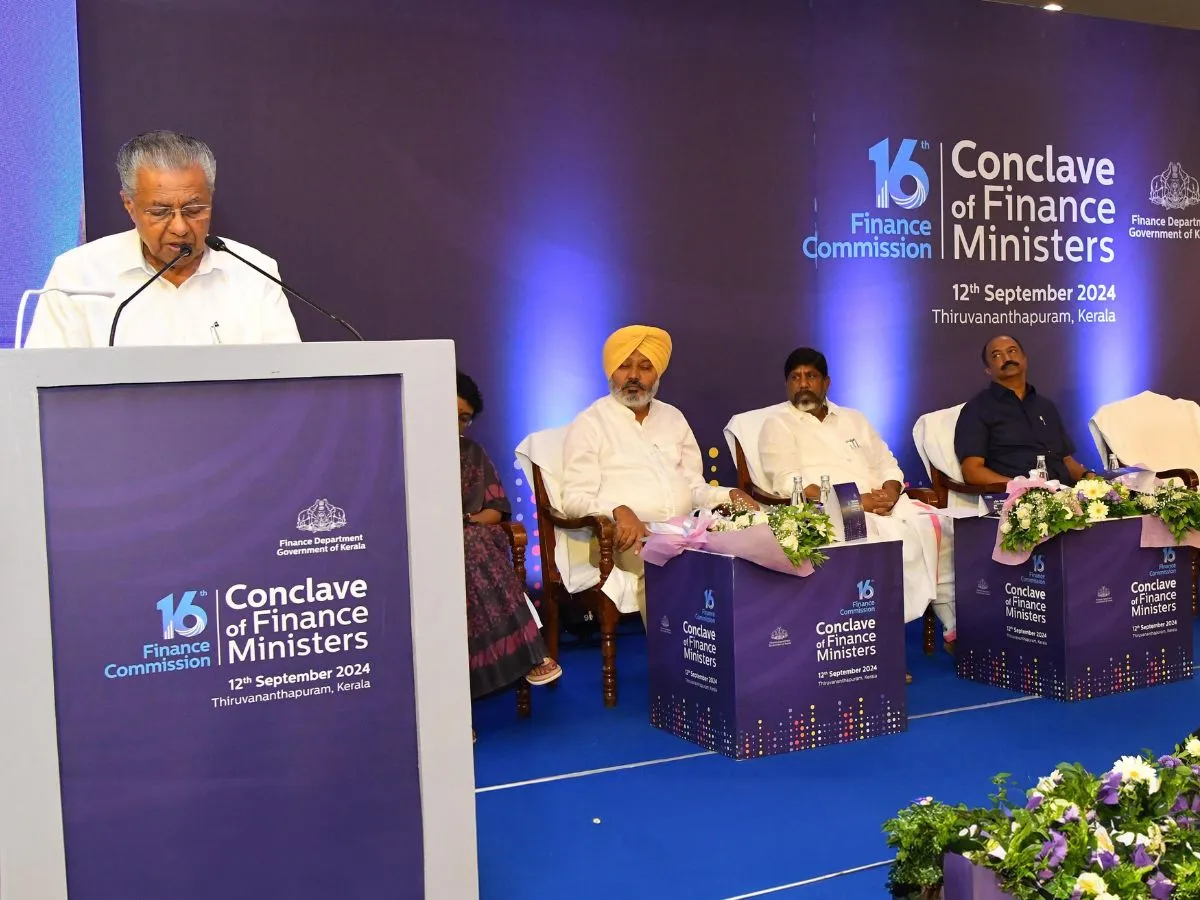 Increase share in classified pool of taxes, Pinarayi Vijayan said in the conference of five non-BJP ruled states करों के वर्गीकृत पूल में बढ़े हिस्सेदारी, पांच गैर-भाजपा शासित राज्यों के सम्मेलन में बोले पिनाराई विजयन