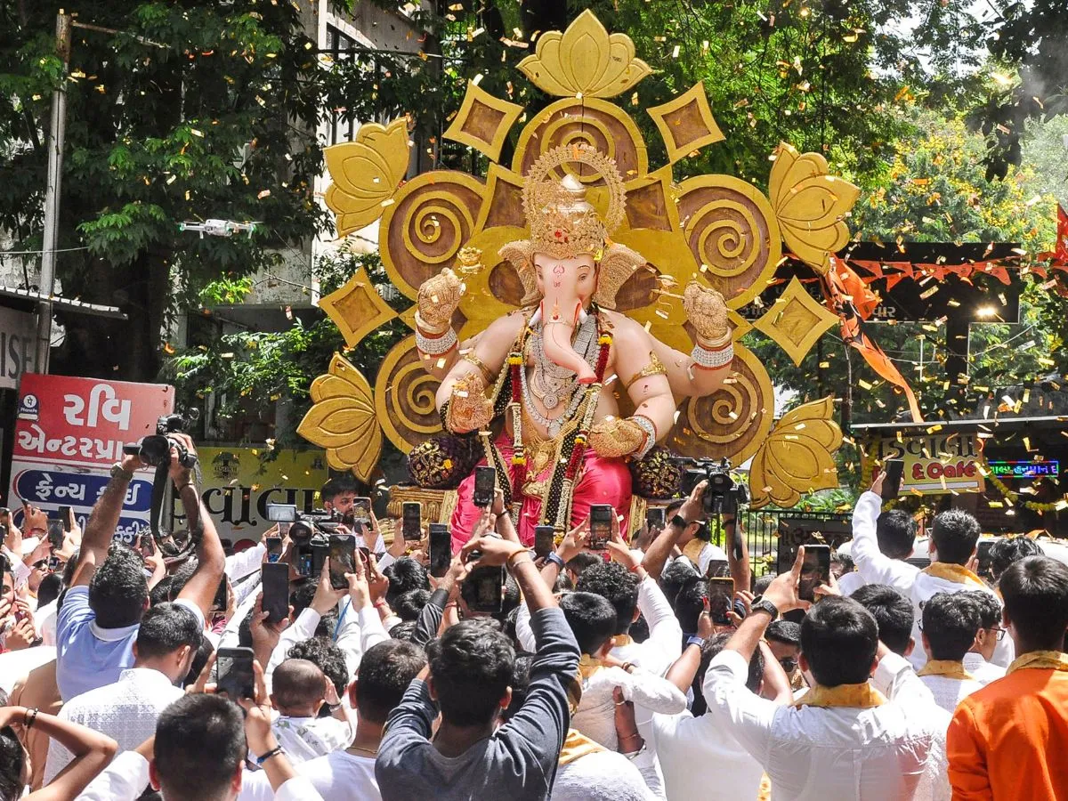 Ganesh Chaturthi celebrated with enthusiasm, leaders participated in the celebrations हर्षोल्लास के साथ मनाई गई गणेश चतुर्थी, समारोहों में शामिल हुए नेता