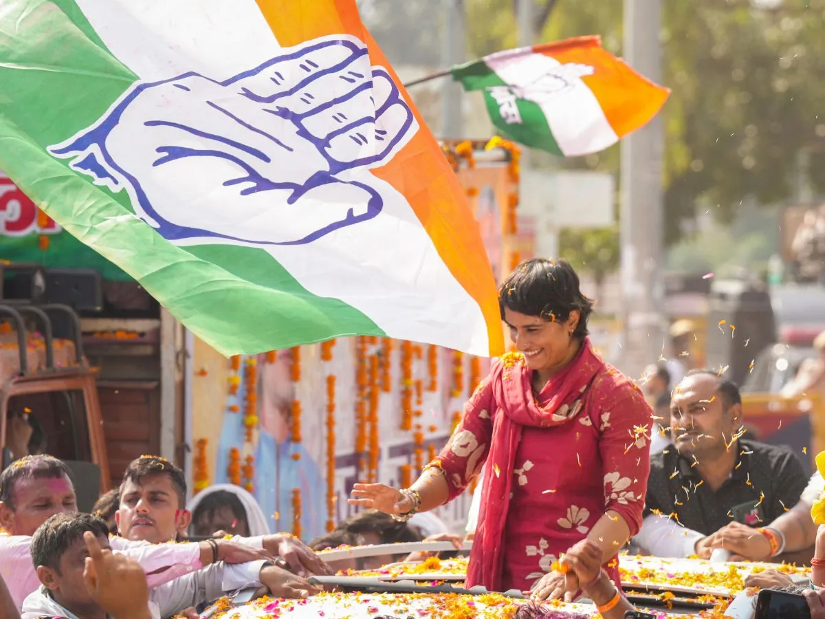 From Akhara to Legislative Assembly...Vinesh Phogat hoisted the flag of victory like this अखाड़े से विधान सभा तक...विनेश फोगाट ने कुछ ऐसे लहराया जीत का परचम