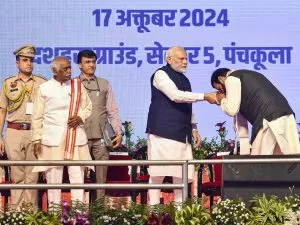 Naib Singh Saini became the Chief Minister of Haryana for the second time, 13 ministers including two women also took oath नायब सिंह सैनी दूसरी बार बने हरियाणा के मुख्यमंत्री, दो महिलाओं समेत 13 मंत्रियों ने भी ली शपथ