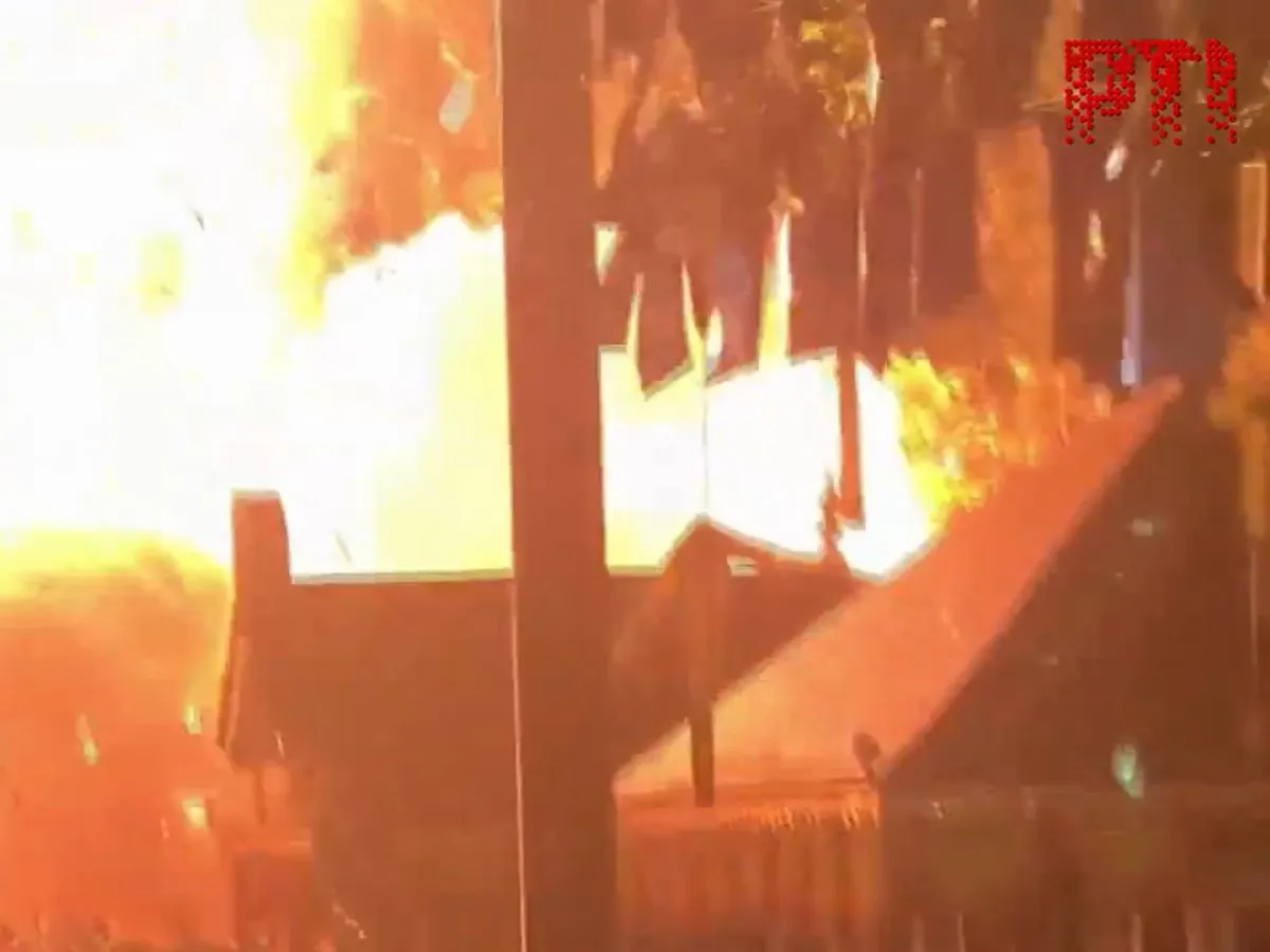 Kerala fireworks accident: More than 150 people injured in an accident caused by fireworks during a festival in the temple मंदिर में उत्सव के दौरान आतिशबाजी के कारण हुई दुर्घटना में 150 से अधिक लोग घायल