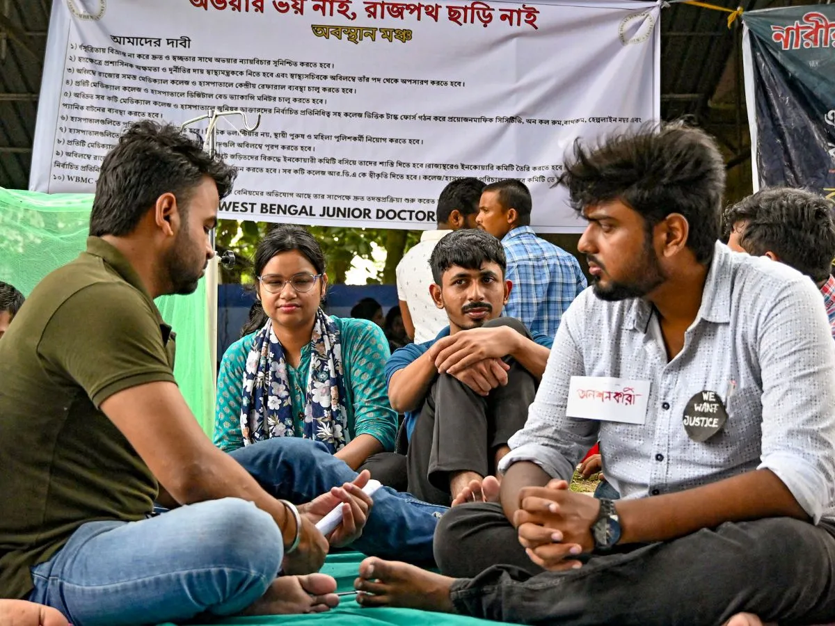 Mass resignation of doctors in West Bengal symbolic, no impact on services: Health Department पश्चिम बंगाल में डॉक्टरों का सामूहिक इस्तीफा प्रतीकात्मक, सेवाओं पर असर नहीं: स्वास्थ्य विभाग