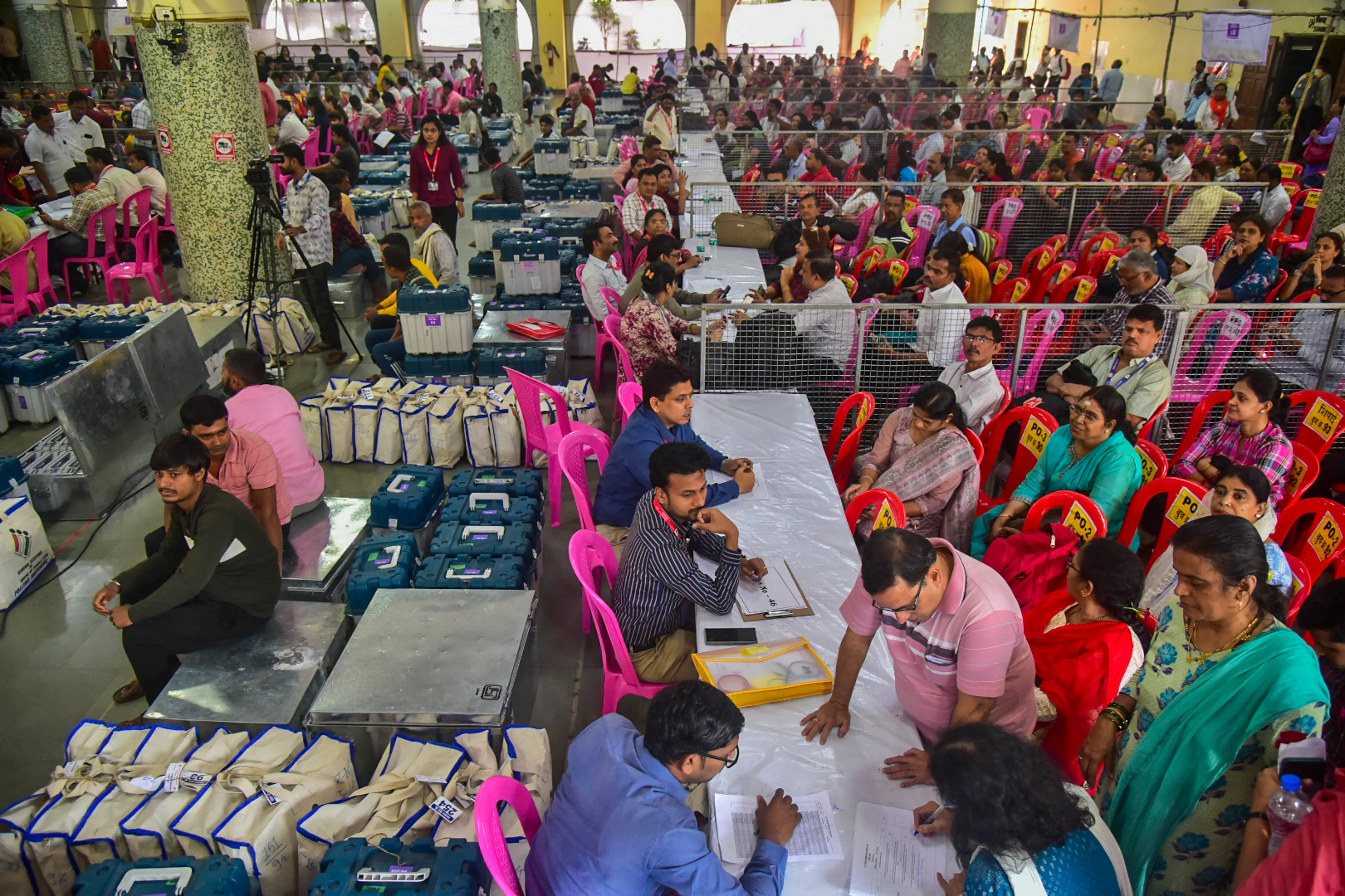 Maharashtra Elections: ठाणे के मतदाताओं के लिए नया विकल्प; QR code से मिलेगी रियल-टाइम जानकारी Maha polls