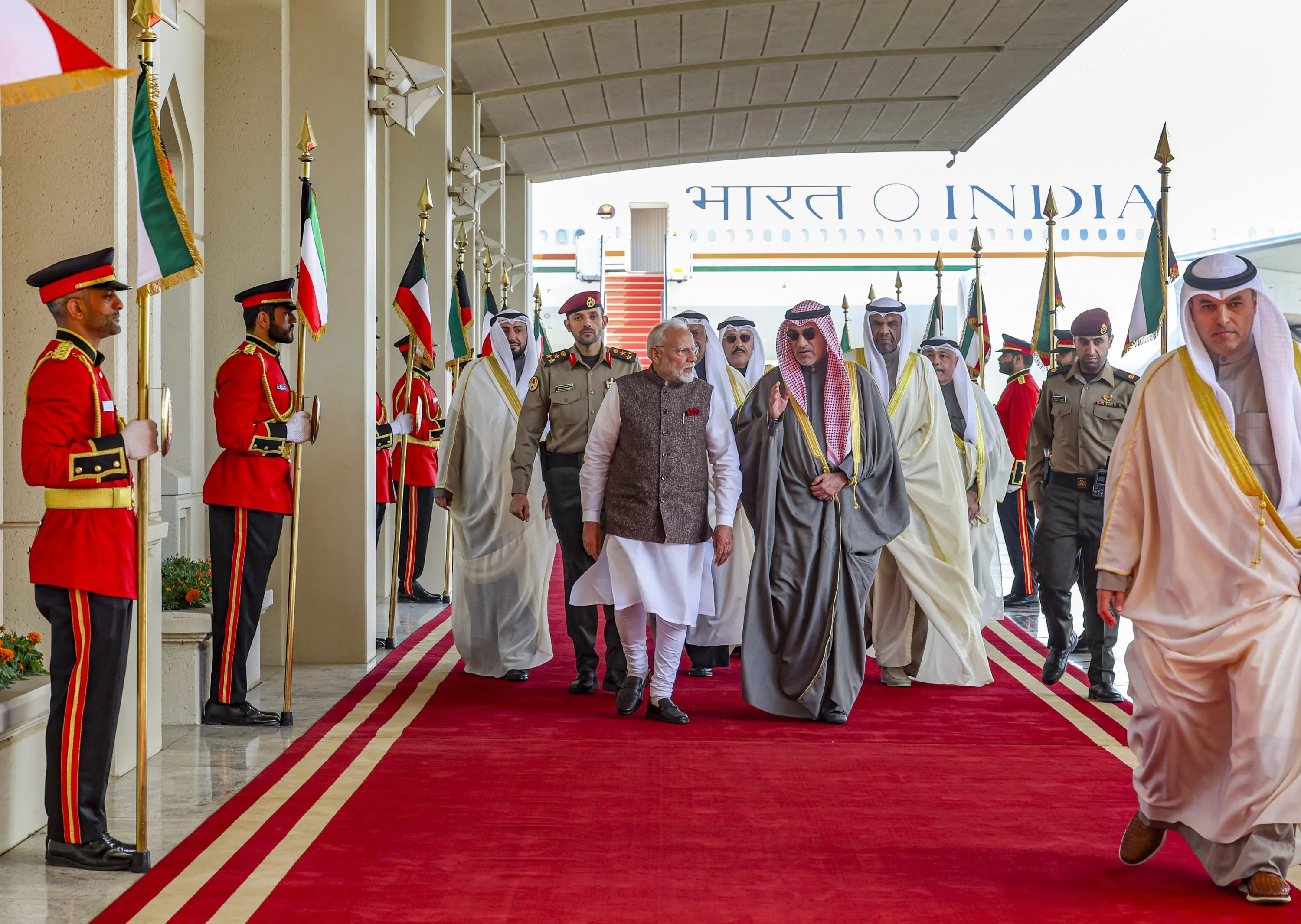 PM Modi Kuwait Visit: प्रधानमंत्री मोदी दो दिवसीय यात्रा पर कुवैत पहुंचे