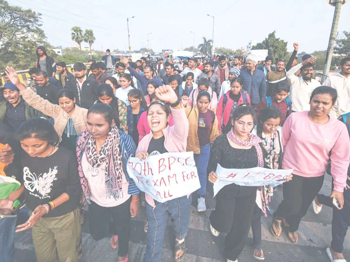 Bihar: Questions on transparency in examinations, politics heated up amid protests बिहार : परीक्षाओं में पारदर्शिता पर सवाल, प्रदर्शन के बीच राजनीति गरमाई