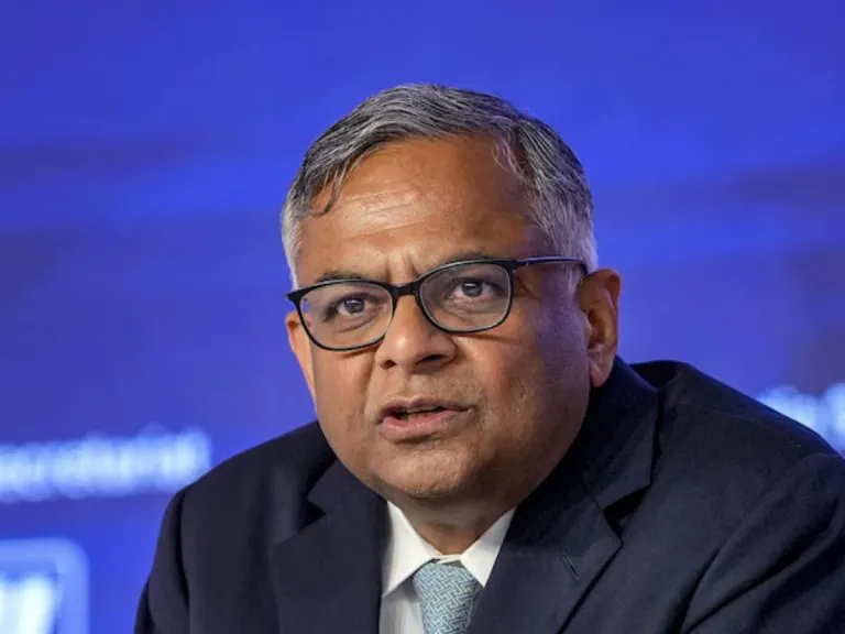 टाटा संस पर बड़ा फैसला, लिस्टिंग को हरी झंडी; एन चंद्रशेखरन बने रहेंगे चेयरमैन टाटा संस पर बड़ा फैसला, लिस्टिंग को हरी झंडी; एन चंद्रशेखरन बने रहेंगे चेयरमैन