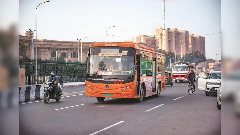 महंगा सफर: बढ़ता खर्च, कमजोर पब्लिक ट्रांसपोर्ट public transport