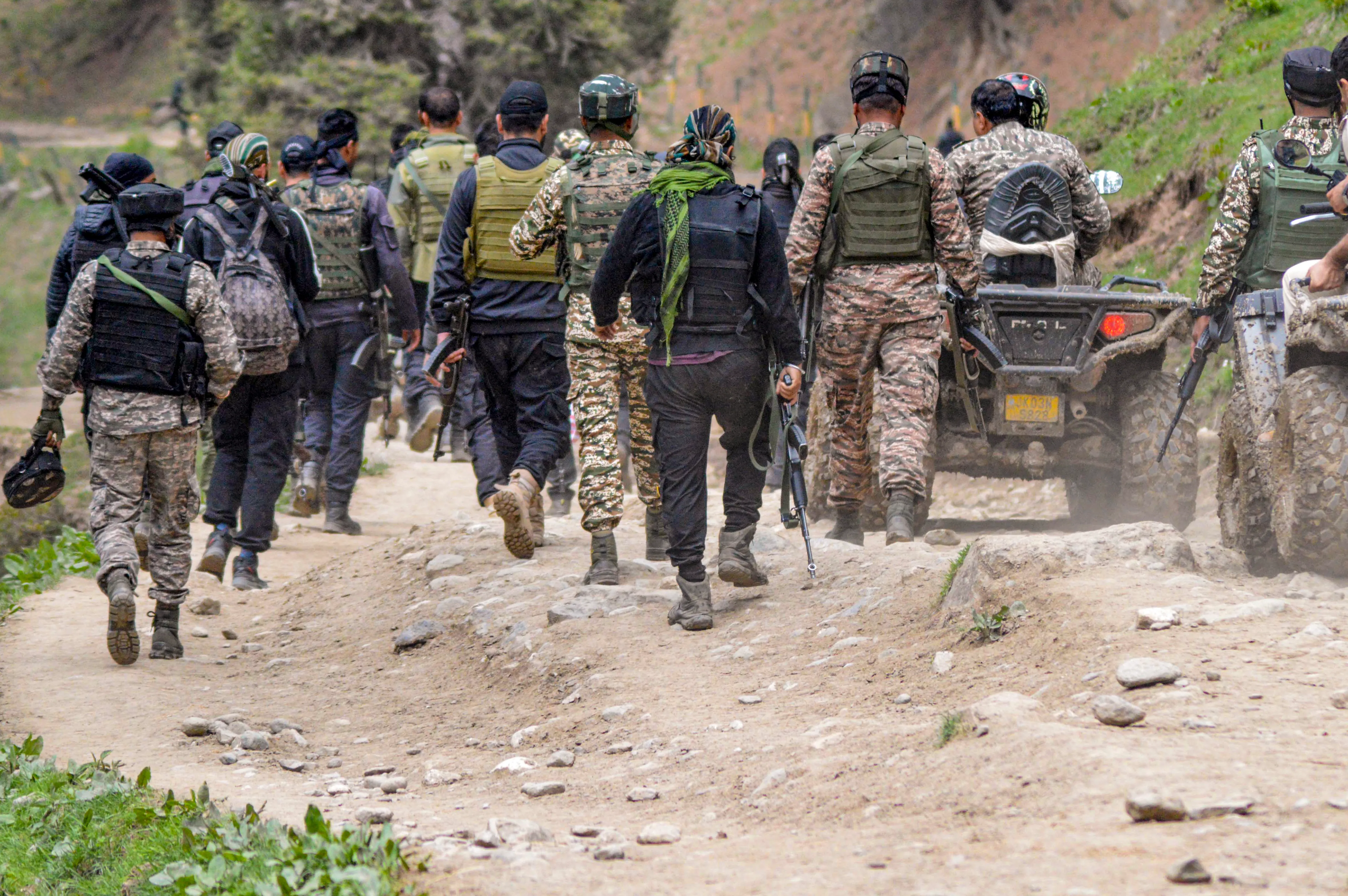 LoC पर लगातार 9वीं रात गोलीबारी, पाक की फायरिंग का भारतीय सेना ने दिया करारा जवाब Army at Pahalgam terror attack site