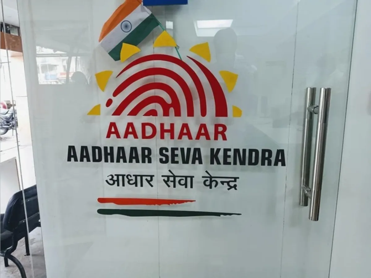 UIDAI की नई पहल: अब स्कूलों में बच्चों का आधार कार्ड होगा अपडेट, 45 दिनों में शुरू होगा मोबाइल बायोमेट्रिक ड्राइव AADHAAR CENTER