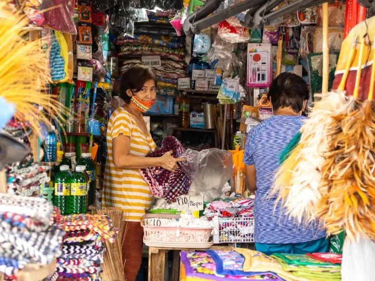 कच्चे माल की बढ़ी कीमतों के बावजूद त्योहारी सीजन में FMCG कंपनियां नहीं बढ़ाएंगी दाम