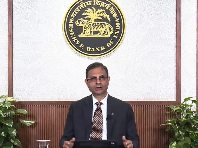 ‘समग्र खुदरा महंगाई दर को मौद्रिक नीति का लक्ष्य और बेंचमार्क बने रहना चाहिए’