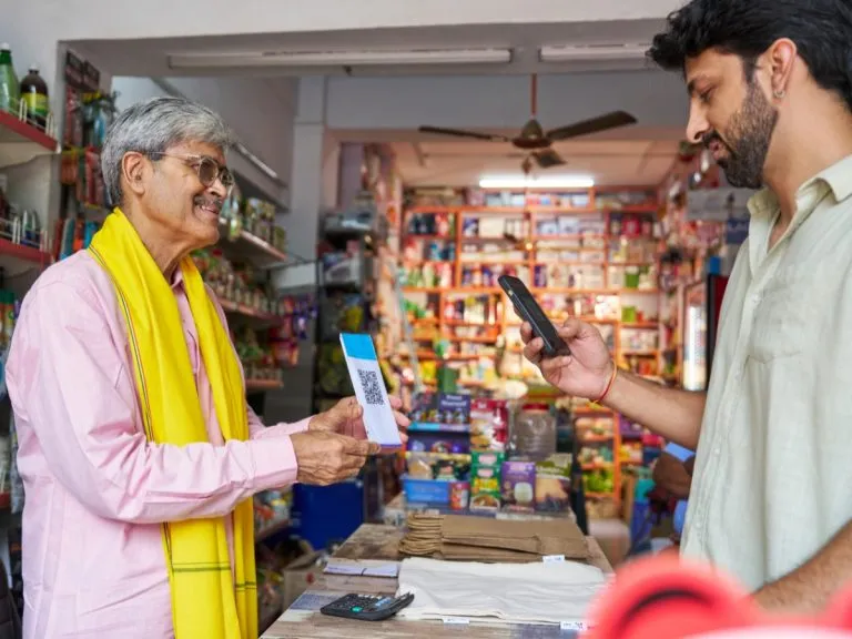 2,000 रुपये से ज्यादा के UPI भुगतान पर शुल्क, कारोबारी बोले: ग्राहकों से वसूली जाएगी रकम