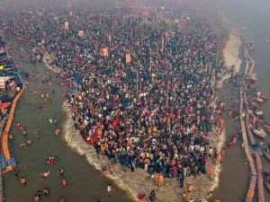 Crores take holy dip at Sangam on Mauni Amawasya, Scuffle between Shankaracharya and police