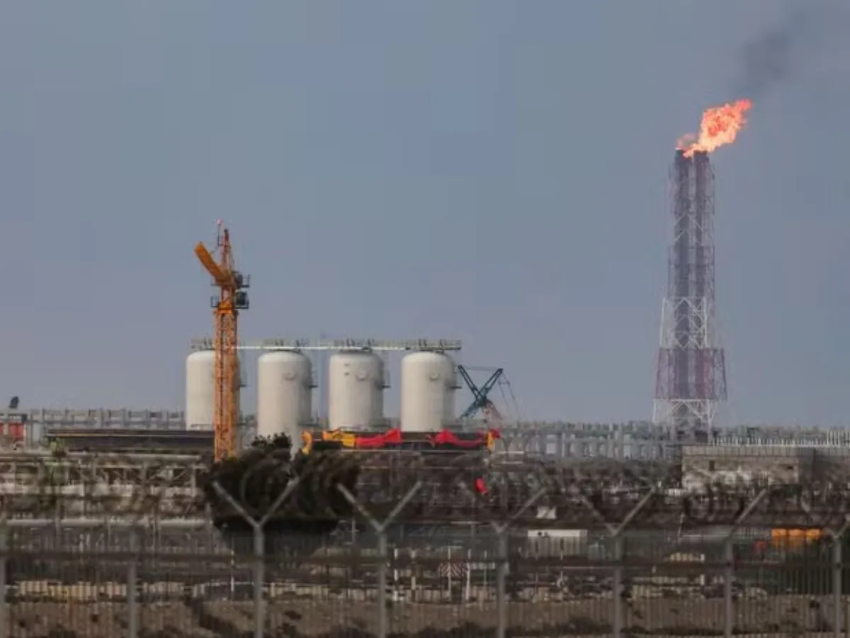 Kuwaiti oil tanker ablaze in Dubai Port after Iranian attack, no casualties