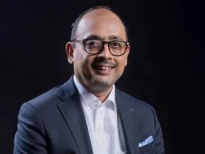 Santosh Iyer, Mercedes