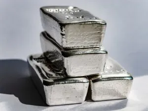 महंगी होने वाली है चांदी! ₹4 लाख के पार जा सकता है भाव, एक्सपर्ट ने बताए अहम फैक्टर्स