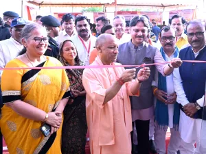 CM योगी ने लखनऊ में ₹12,000 करोड़ की दो आवासीय योजनाओं की शुरुआत की, 8 लाख लोगों को मिलेगा आशियाना